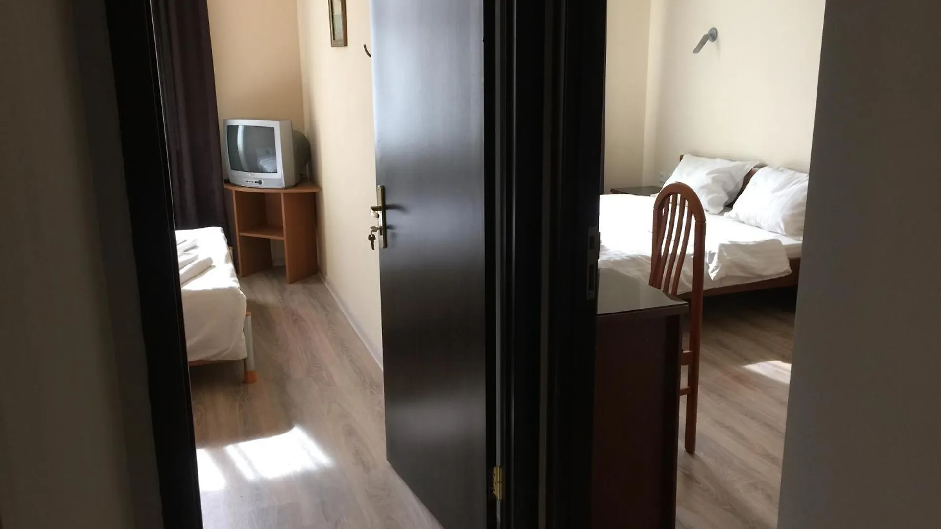 Eney Budget Three-Room Apartment Leópolis